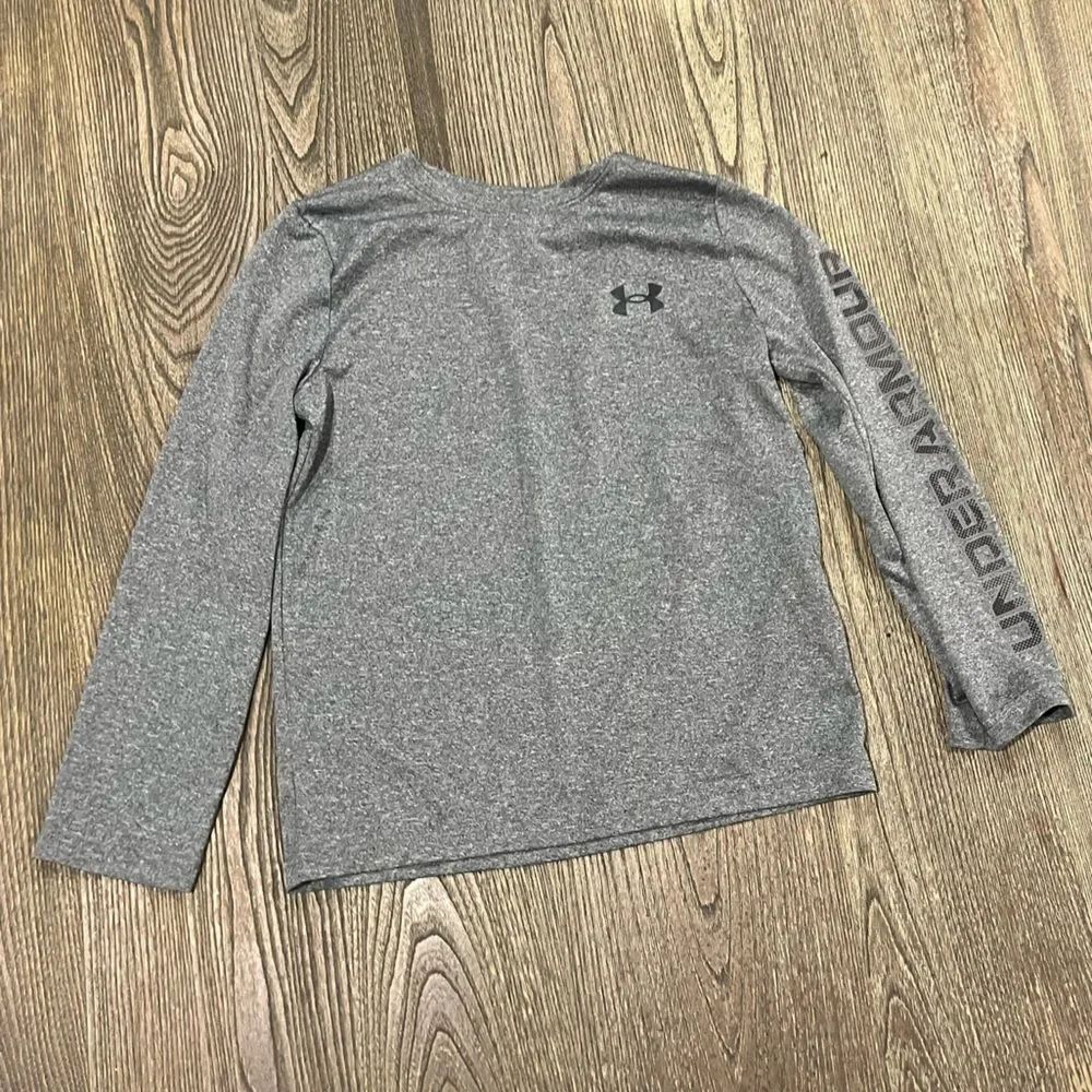 Under Armour Boys Fitted Long Sleeve Compression T-Shirt Pullover Grey Size YSM